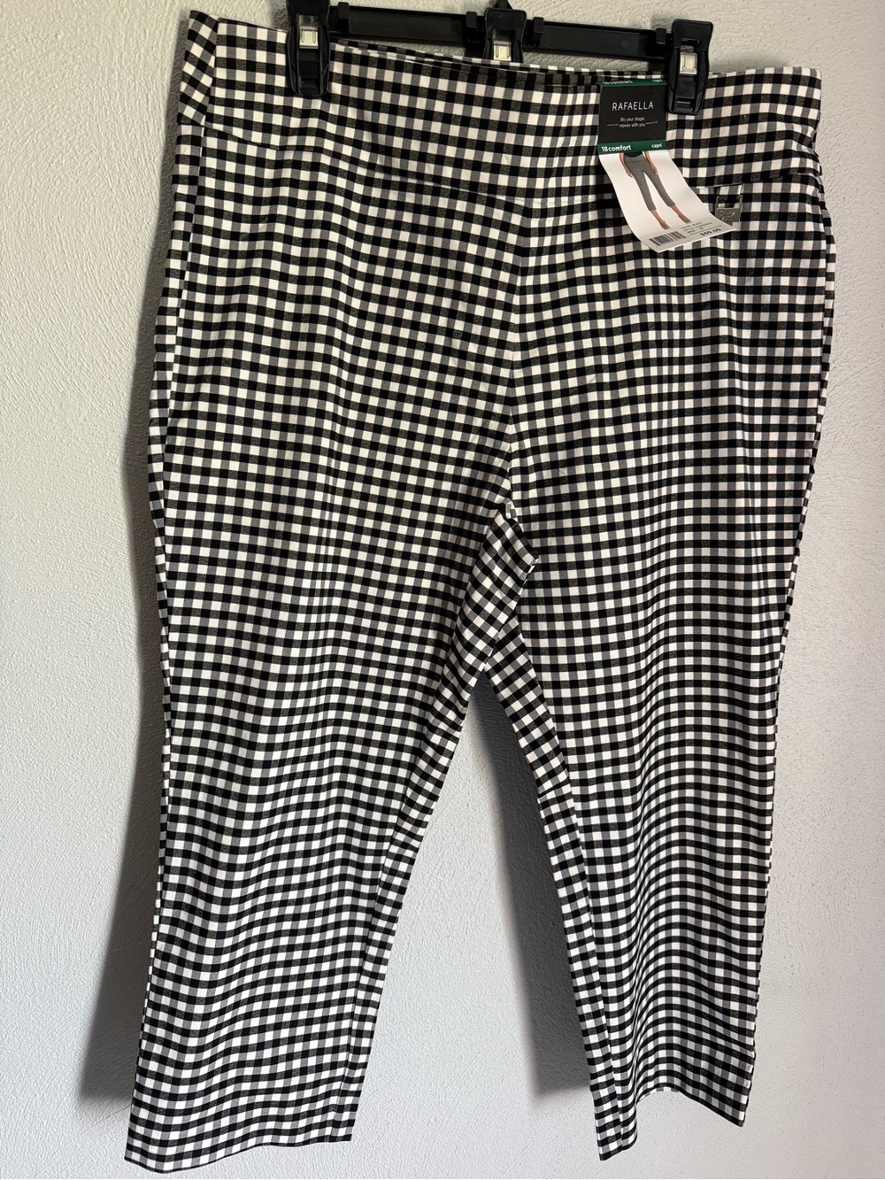 Rafaella Black & White Gingham Pull-On Capri Pants